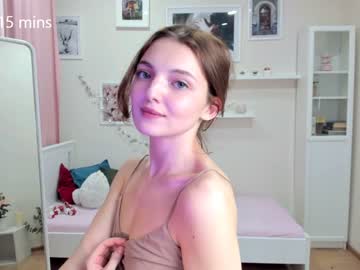 girl
        whereweland cam image #573580