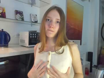 girl
        mysat cam image #3215152