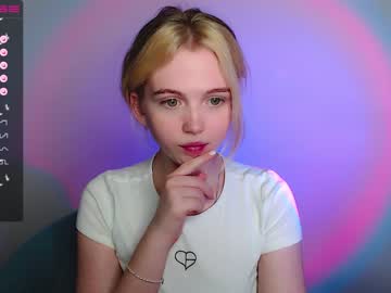 girl
        small_blondee cam image #1321096