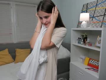 girl
        minyrose cam image #2474613