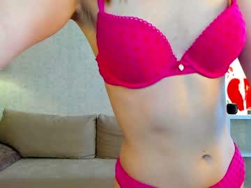 girl
        look_at_show cam image #1555966