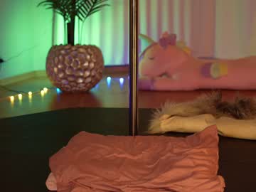 girl
        kittycaitlin cam image #3210674