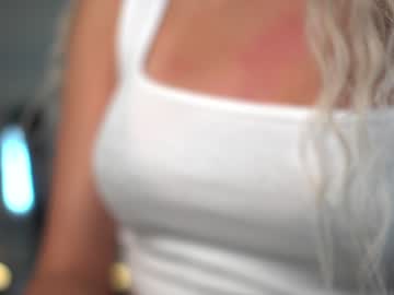 girl
        kelly_the_horniest cam image #2126705