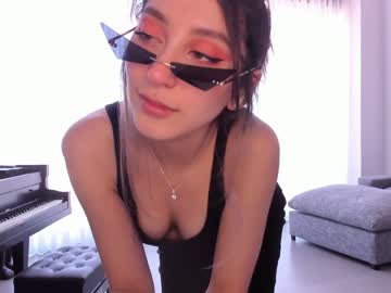 girl
        maxine_8 cam image #118405