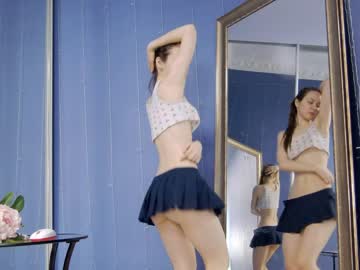 girl
        kriskras__ cam image #1323115