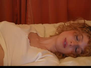 girl
        ellaa91 cam image #3402077