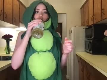 girl
        littlesugarpea cam image #1861749