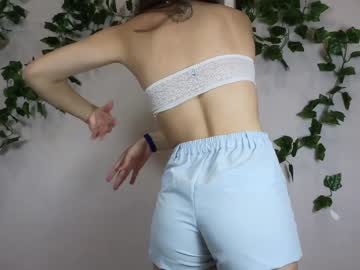 girl
        teresabriggs cam image #2263294