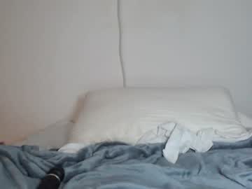 girl
        frenchava cam image #2269976
