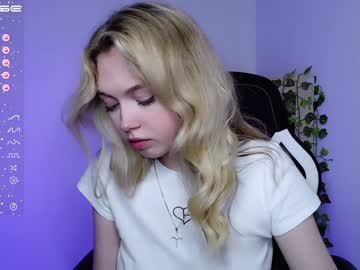 girl
        small_blondee cam image #1002822