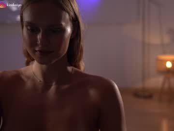 girl
        chillwithkira cam image #2376974