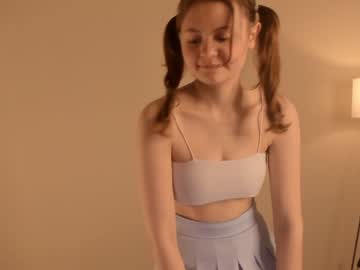 girl
        winniewest_ cam image #1432437