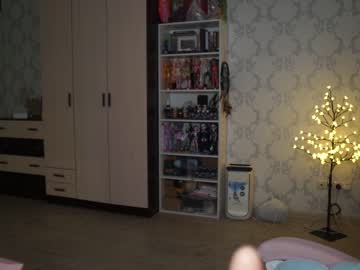 girl
        holydumplings cam image #3409606