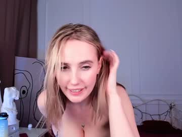 girl
        shine_luna cam image #1017101