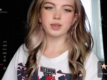 girl
        small_blondee cam image #2409772