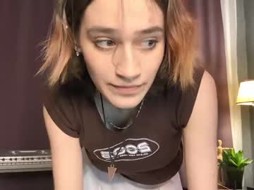 girl
        kalispring cam image #746287