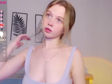 girl
        small_blondee cam image #352101