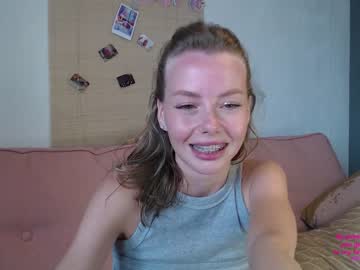 girl
        elli_harmon cam image #2165708