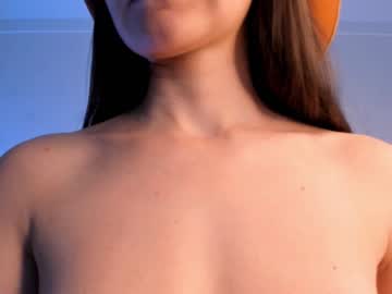 girl
        elliehunt cam image #2171645