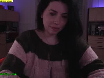 girl
        mila_ cam image #1388547