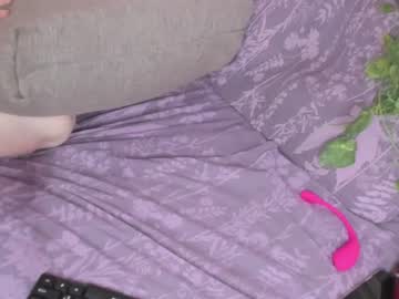 girl
        _servuss_ cam image #1631526
