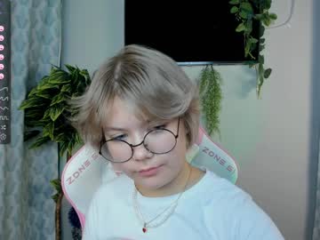 girl
        jettabayse cam image #3471723