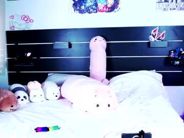 girl
        madnessalise cam image #2297676