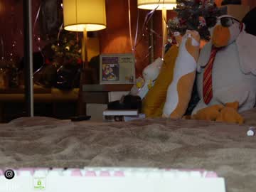 girl
        bestblondiiecb cam image #3488475