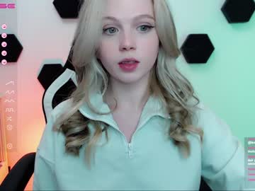 girl
        small_blondee cam image #1184740