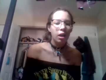 girl
        little_and_petite cam image #1650122