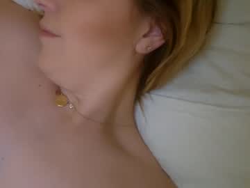 girl
        hockeywife cam image #1397410