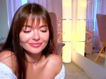 girl
        lana_sky cam image #1841853