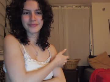 girl
        frenchava cam image #1487994