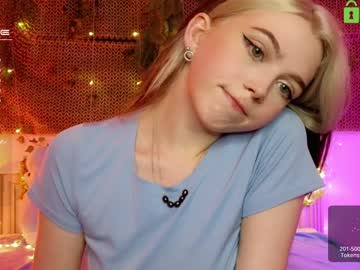 girl
        small_blondee cam image #1956349