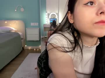 girl
        ainamil cam image #1430950