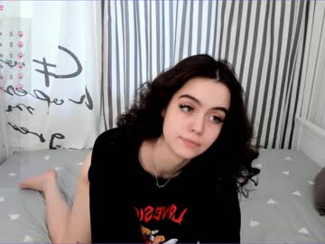girl
        connieambes cam image #2990138
