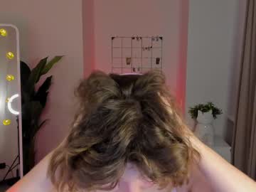 girl
        cherry_lea_ cam image #2560918
