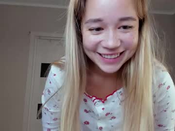 girl
        kristyspiritedaway cam image #2180931