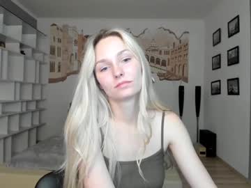 girl
        evamooni cam image #1776712