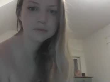 girl
        molly_witha_chancexo cam image #1725640
