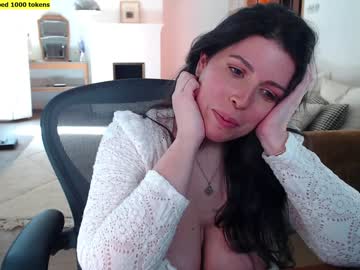 girl
        mila_ cam image #1129944
