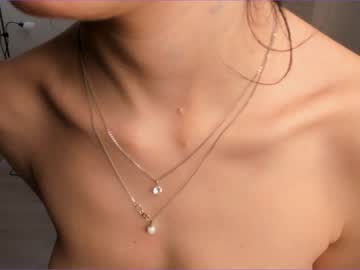 girl
        elia_miu cam image #3499280