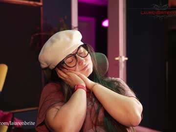 girl
        laurenbrite cam image #825027