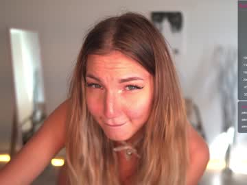 girl
        kelly_the_horniest cam image #2155882
