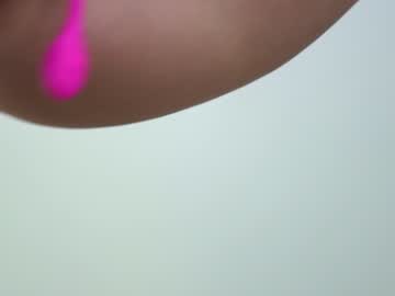 girl
        dovia cam image #1302472