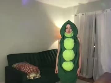 girl
        littlesugarpea cam image #3053362