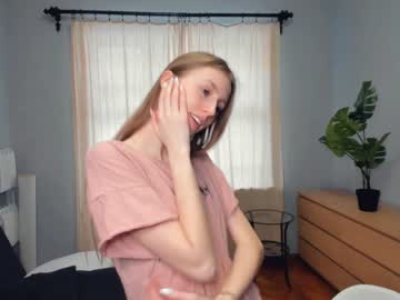 girl
        evamatthews cam image #870299