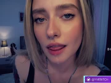 girl
        _yvie_ cam image #1986058