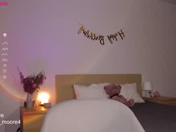 girl
        lumoore cam image #2109199
