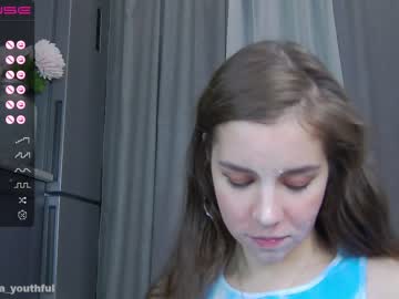 girl
        monika_youthfull cam image #2109855